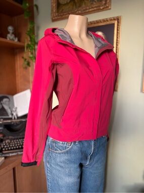 GoLite Women's Pink Hooded Lightweight Rain Jacket Size S Minimalist, Outdoor
